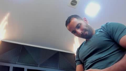 Snapshot of lorenzo_walker_ chatting on October 17, 5:15 pm L O R E N Z O Thumbs Up help online show from October 17, 5:15 pm