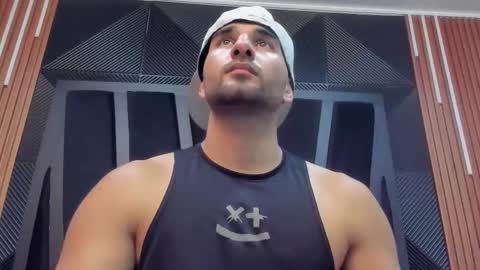 Snapshot of lorenzo_walker_ chatting on October 22, 5:24 pm L O R E N Z O Thumbs Up help online show from October 22, 5:24 pm