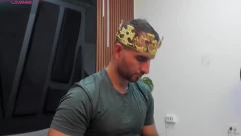 Snapshot of lorenzo_walker_ chatting on November 1, 5:37 pm L O R E N Z O Thumbs Up help online show from November 1, 5:37 pm