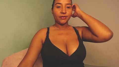 Snapshot of loretta_ chatting on January 19, 2:25 am Loretta Gmez online show from January 19, 2:25 am