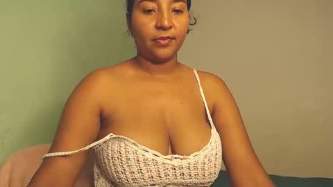 Snapshot of loretta_ chatting on January 23, 1:08 am Loretta Gmez online show from January 23, 1:08 am
