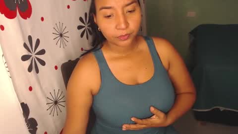 Snapshot of loretta_ chatting on February 17, 11:53 pm Loretta Gmez online show from February 17, 11:53 pm