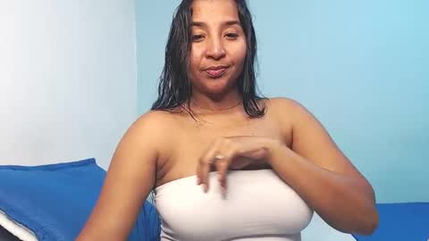 Snapshot of loretta_ chatting on January 18, 6:55 pm Loretta Gmez online show from January 18, 6:55 pm