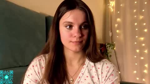 Chloe for Fan BlackHole online show from March 8, 6:01 pm