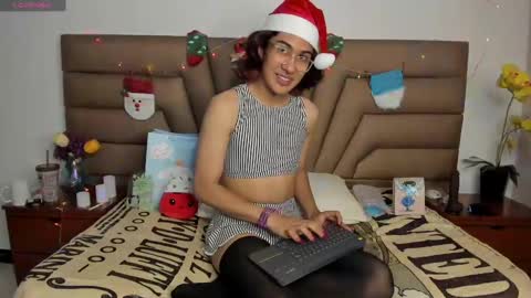LorettMatthew online show from December 27, 8:02 am