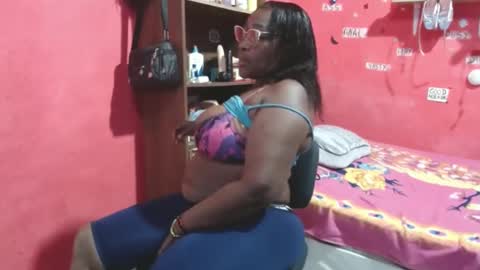 Snapshot of loretybighot chatting on September 28, 2:11 pm loretybighot online show from September 28, 2:11 pm