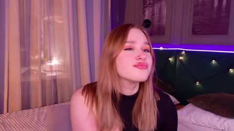 Lori online show from December 8, 7:43 pm