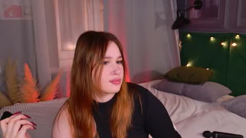 Lori online show from September 19, 7:14 pm