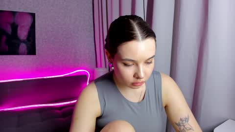 Snapshot of lorrimoon chatting on March 6, 3:46 am LorriMoon online show from March 6, 3:46 am
