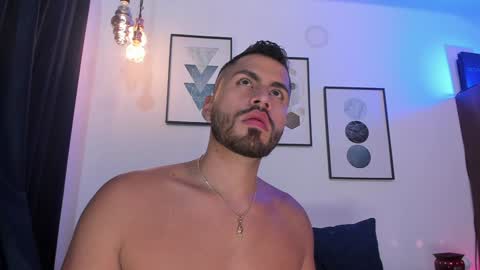 Snapshot of los_juanes chatting on January 2, 8:35 pm JUAN JUAN online show from January 2, 8:35 pm