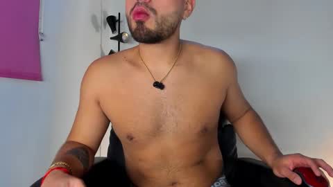 Snapshot of los_juanes chatting on February 5, 10:31 am JUAN JUAN online show from February 5, 10:31 am