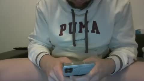 Snapshot of losertobiass chatting on October 26, 8:37 pm losertobiass online show from October 26, 8:37 pm