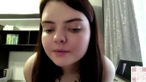 Snapshot of loudeguise chatting on May 16, 10:36 am Esma online show from May 16, 10:36 am