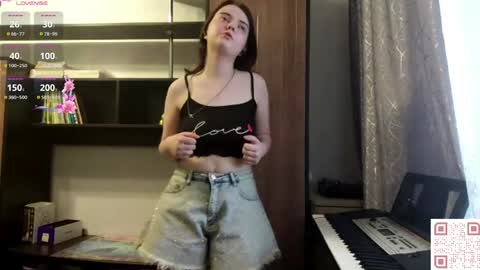 Snapshot of loudeguise chatting on May 30, 12:13 pm Esma online show from May 30, 12:13 pm
