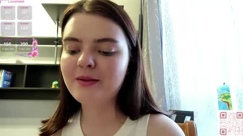 Snapshot of loudeguise chatting on June 5, 10:21 am Esma online show from June 5, 10:21 am