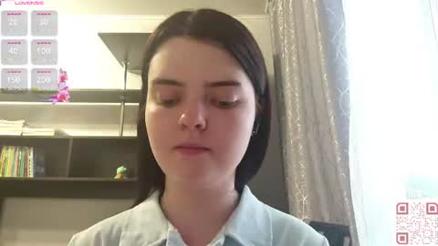 Snapshot of loudeguise chatting on June 10, 10:03 am Esma online show from June 10, 10:03 am