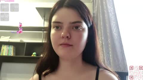 Snapshot of loudeguise chatting on June 17, 6:27 am Esma online show from June 17, 6:27 am