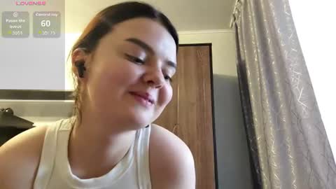 Snapshot of loudeguise chatting on June 23, 11:08 am Esma online show from June 23, 11:08 am