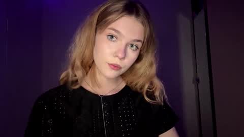 Hi Im Nicole online show from September 12, 3:23 pm