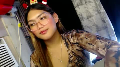 Snapshot of louheart chatting on December 27, 7:35 pm Sweet online show from December 27, 7:35 pm