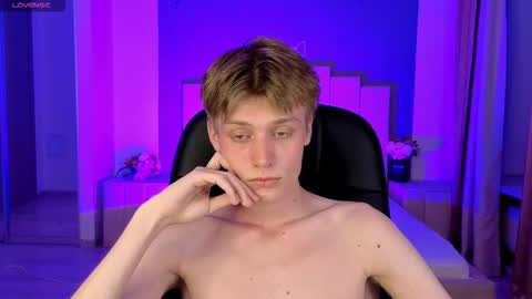 louie_evans online show from September 15, 10:10 pm