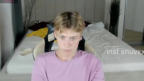 louie_evans online show from September 17, 8:10 pm