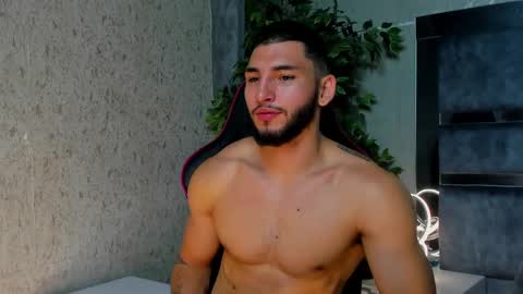 Louis online show from November 15, 6:15 pm