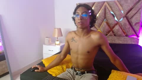 Snapshot of louis_hardstar chatting on December 11, 10:38 pm Louis Valdz online show from December 11, 10:38 pm