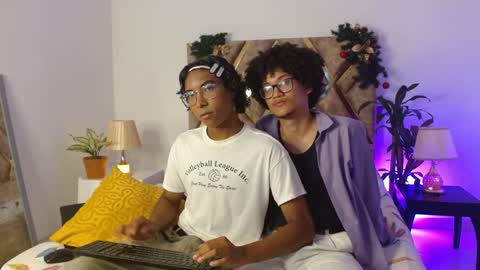 Snapshot of louis_hardstar chatting on December 16, 9:09 pm Louis Valdz online show from December 16, 9:09 pm