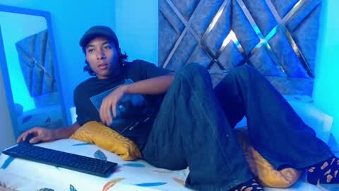 Snapshot of louis_hardstar chatting on January 12, 9:08 pm Louis Valdz online show from January 12, 9:08 pm