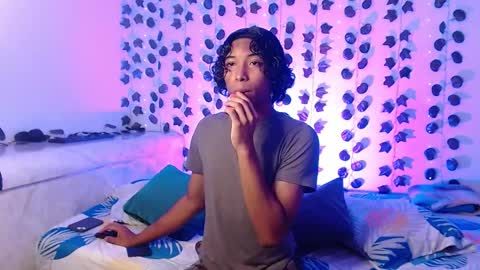 Snapshot of louis_hardstar chatting on February 15, 10:21 pm Louis Valdz online show from February 15, 10:21 pm