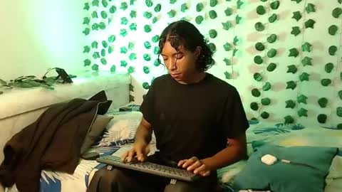 Snapshot of louis_hardstar chatting on February 22, 12:08 pm Louis Valdz online show from February 22, 12:08 pm