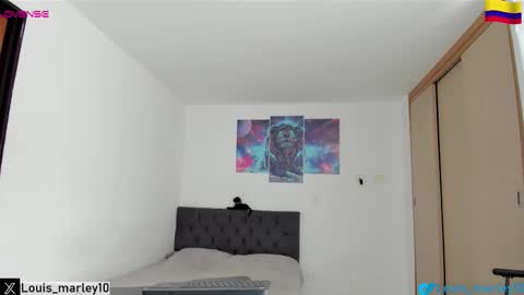 louis_marley_ online show from December 15, 4:55 pm