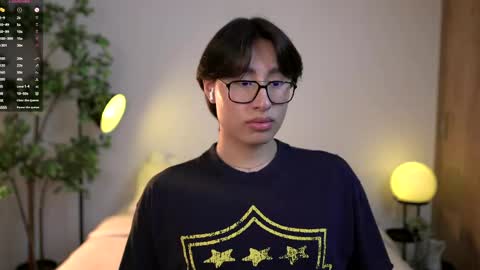 Snapshot of louis_zh chatting on April 1, 10:51 pm Louis online show from April 1, 10:51 pm