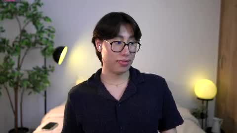 Snapshot of louis_zh chatting on April 12, 9:53 pm Louis online show from April 12, 9:53 pm