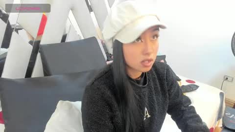 Snapshot of louise_taylorr chatting on January 23, 11:48 am louise_taylorr online show from January 23, 11:48 am