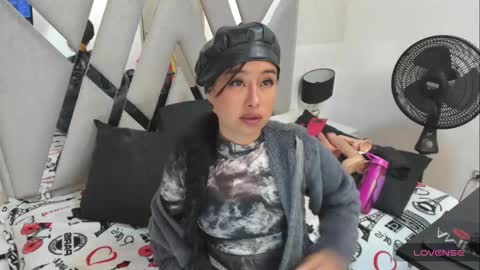 Snapshot of louise_taylorr chatting on February 3, 10:58 am louise_taylorr online show from February 3, 10:58 am