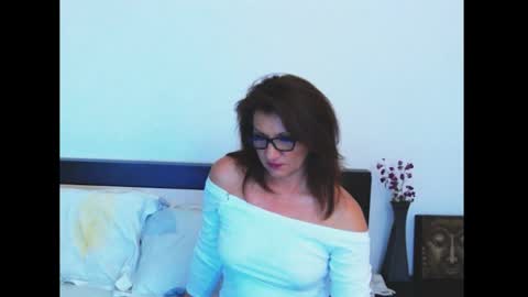 louisebella online show from May 25, 11:11 pm