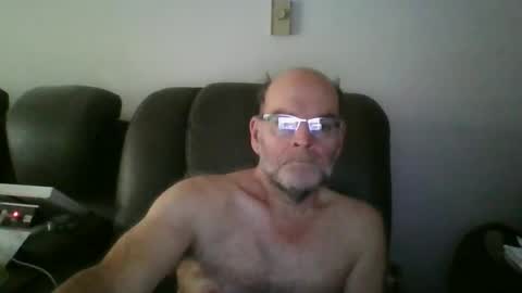 Snapshot of louism13 chatting on December 9, 1:02 pm louism13 online show from December 9, 1:02 pm