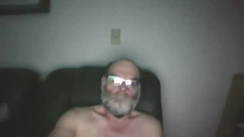 Snapshot of louism13 chatting on December 17, 3:45 am louism13 online show from December 17, 3:45 am