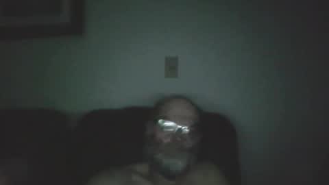 Snapshot of louism13 chatting on December 23, 4:54 am louism13 online show from December 23, 4:54 am