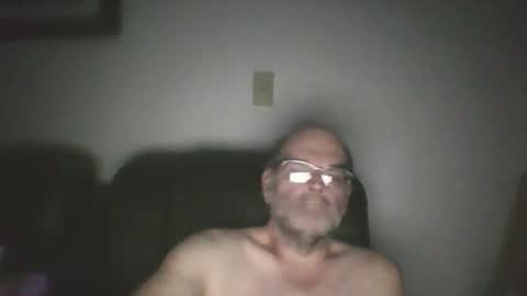 Snapshot of louism13 chatting on March 18, 2:15 am louism13 online show from March 18, 2:15 am