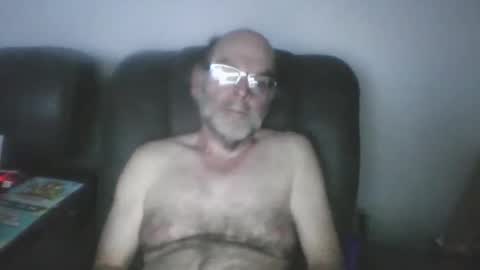 Snapshot of louism13 chatting on April 4, 5:16 am louism13 online show from April 4, 5:16 am