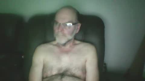 Snapshot of louism13 chatting on April 6, 2:53 am louism13 online show from April 6, 2:53 am