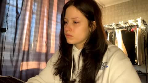 Elfie online show from March 20, 4:12 pm