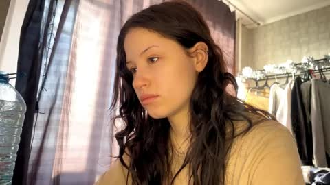 Elfie online show from March 31, 3:34 pm