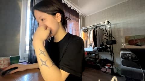 Elfie online show from April 1, 4:26 pm