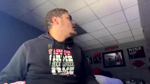 Snapshot of love01109 chatting on October 20, 4:29 pm love01109 online show from October 20, 4:29 pm