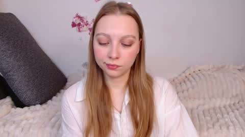 Snapshot of love_bella_ chatting on February 21, 12:22 am love bella online show from February 21, 12:22 am