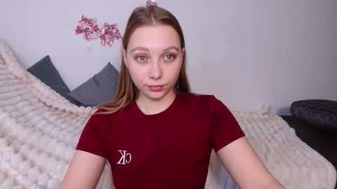 Snapshot of love_bella_ chatting on February 24, 12:08 am love bella online show from February 24, 12:08 am